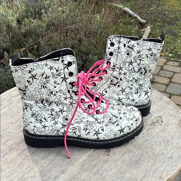 Betsy Johnson Boots - Picture 1 of 6